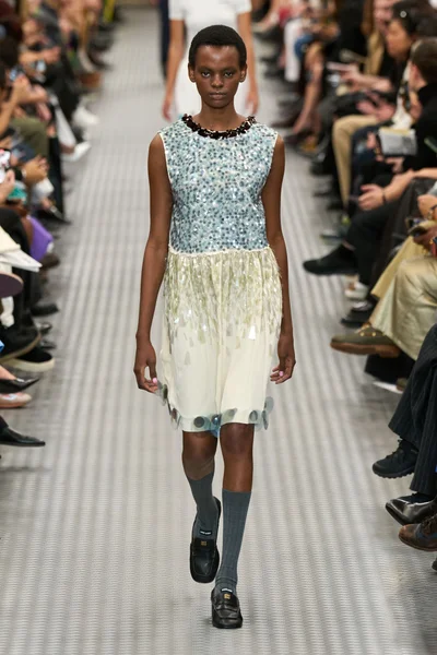Look 50